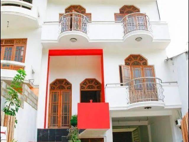 Kandy Walkers Hostel contacts
